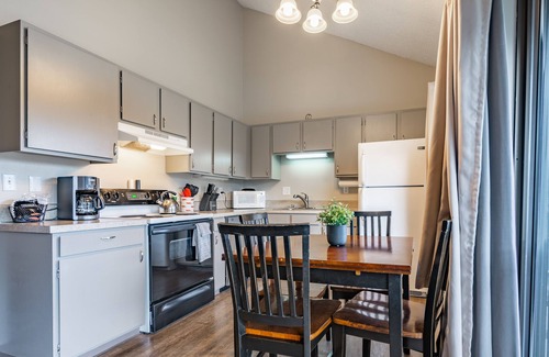 Birch Bay Condo | Cute Condo in Birch Bay w Hot Tub & a loft 209
