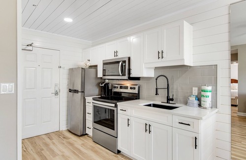Gulf Place Condo | Cute condo just steps to the Gulf with community pools, & hot tub