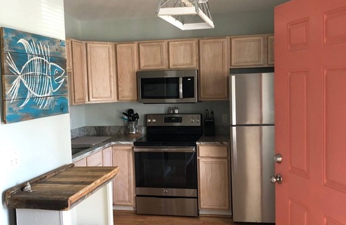 Southport Cottage | Cute cottage in downtown Southport, walk to town