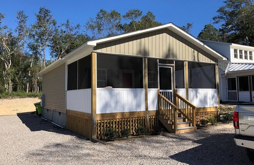 Southport Cottage | Cute cottage in downtown Southport, walk to town
