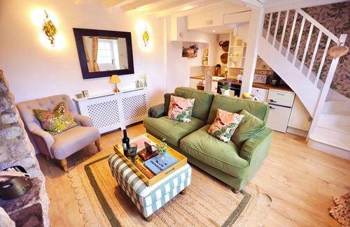 South Leigh Cottage | Cute cottage near a gorgeous village pub and a stones throw from many sights