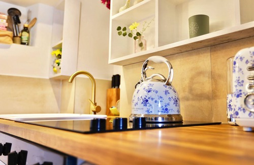 South Leigh Cottage | Cute cottage near a gorgeous village pub and a stones throw from many sights