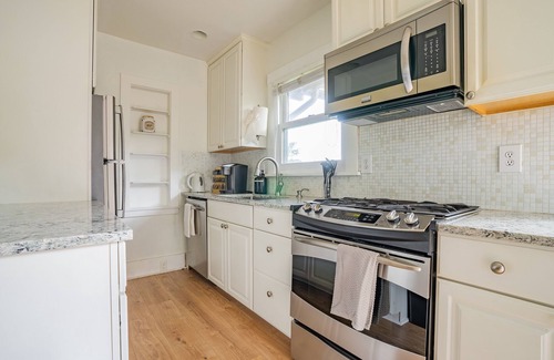 Genesee House | Cute Cottage Near Everything/DT