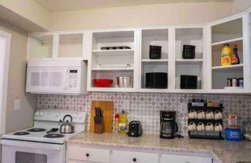 Navy Point House | Cute cottage near the Navy base