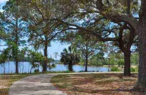 Navy Point House | Cute cottage near the Navy base