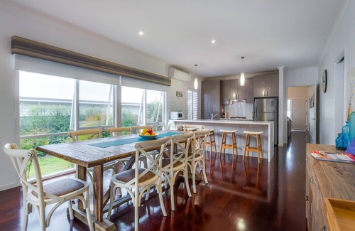 Rye House | Cute Cottage on Cain, Rye - 1 NIGHT FREE!* - Front Beach at the end of the street