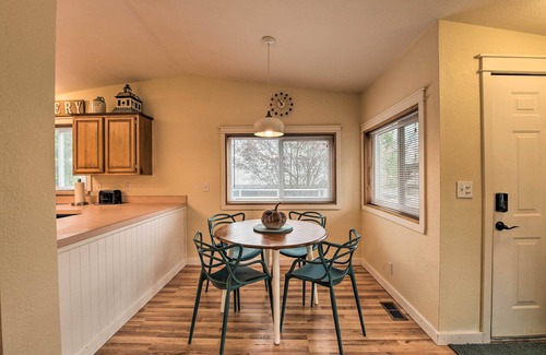 Poulsbo Cottage | Cute Cottage w/Deck Walk 115 Ft to Brewery & Cafe