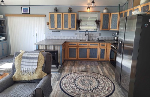 Birch Bay Apartment | Cute Cottage with fully fenced yard