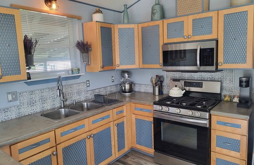 Birch Bay Apartment | Cute Cottage with fully fenced yard