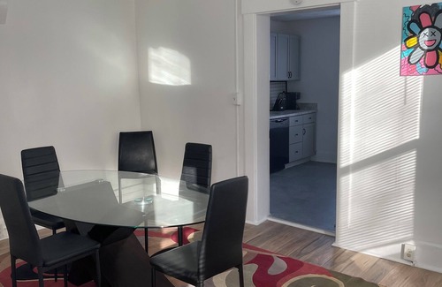 Roselawn Finance House | Cute &Cozy 2-bedroom townhome in fantastic Cincinnati with WiFi