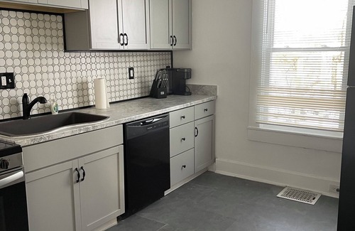Roselawn Finance House | Cute &Cozy 2-bedroom townhome in fantastic Cincinnati with WiFi