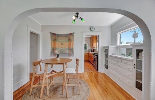 Bluff Heights Apartment | Cute & Cozy Beach Retreat with Ocean Air, Balcony and Dedicated WFH set up