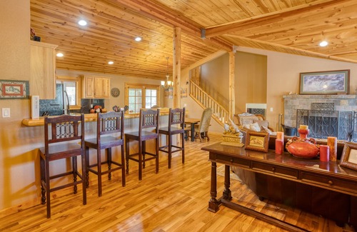 Pinetop-Lakeside Cabin | *CUTE COZY CABIN IN THE PINES*PET FRIENDLY*FENCED YARD*