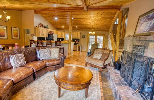 Pinetop-Lakeside Cabin | *CUTE COZY CABIN IN THE PINES*PET FRIENDLY*FENCED YARD*
