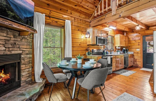 Little Creek Falls Cabin | Cute, Cozy & Comfy! Surrounded by Wooded Views, Private, Hot Tub, Fireplace
