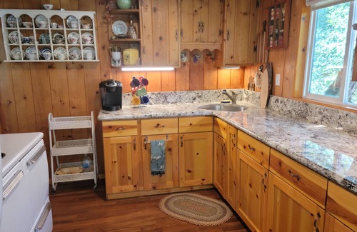 Julian Cabin | Cute & Cozy! Julian Mt. cabin. Hiking, wineries, brewery. All season getaway.