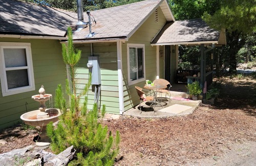 Julian Cabin | Cute & Cozy! Julian Mt. cabin. Hiking, wineries, brewery. All season getaway.