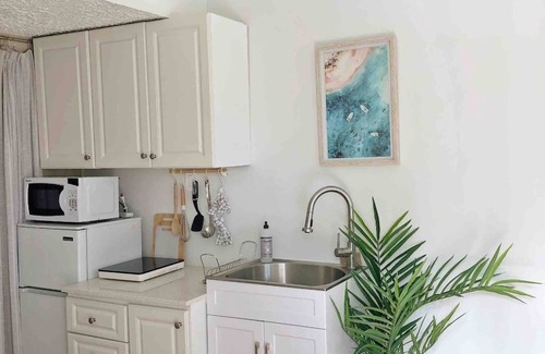 Virginia Gardens Apartment | Cute & Cozy Private Studio near Miami Intl Airport