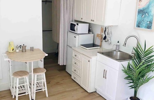 Virginia Gardens Apartment | Cute & Cozy Private Studio near Miami Intl Airport