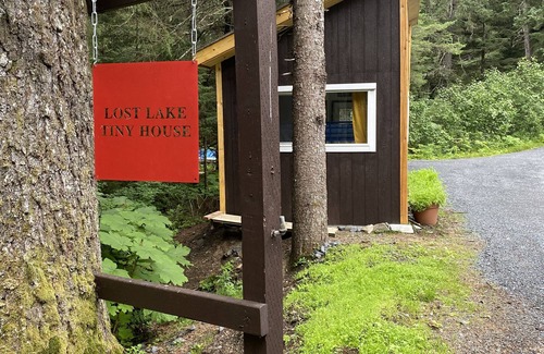Bear Creek House | Cute & Cozy Tiny House in the Woods