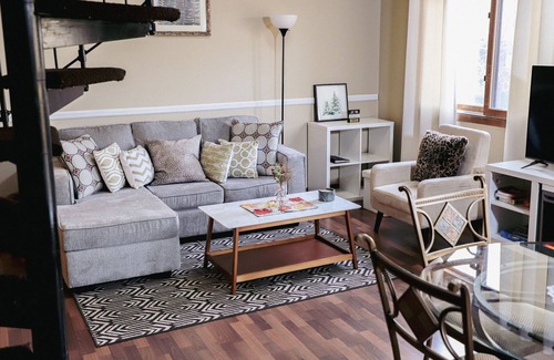 Vernon House | Cute & Cozy Townhouse minutes away from Minerals and Mountain Creek Ski Resort