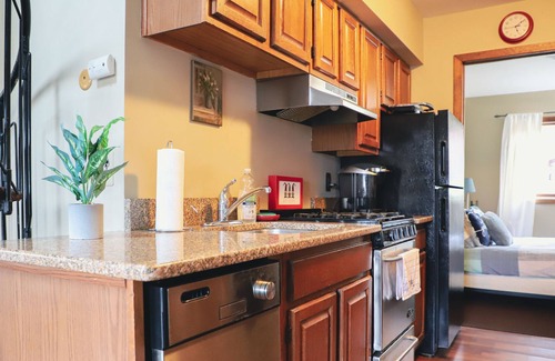 Vernon House | Cute & Cozy Townhouse minutes away from Minerals and Mountain Creek Ski Resort