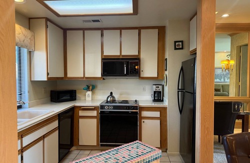Palm Springs Condo | Cute Desert Princess Villa - Community Pools,Tennis, Pickle Ball, Near Palm Springs!