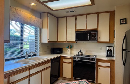 Palm Springs Condo | Cute Desert Princess Villa - Community Pools,Tennis, Pickle Ball, Near Palm Springs!