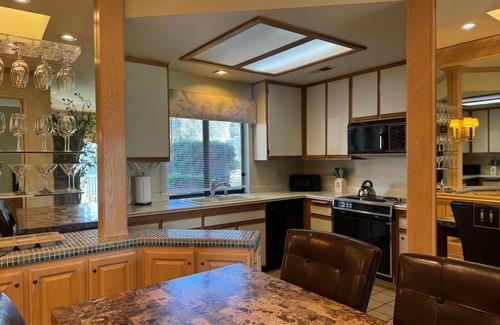 Palm Springs Condo | Cute Desert Princess Villa - Community Pools,Tennis, Pickle Ball, Near Palm Springs!