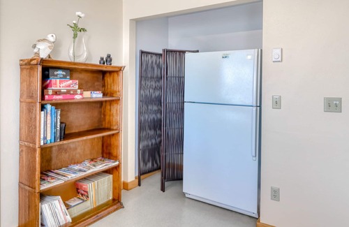 Gold Beach Cottage | Cute, Dog-Friendly Cottage with Bay and Ocean Views - Close to the Beach