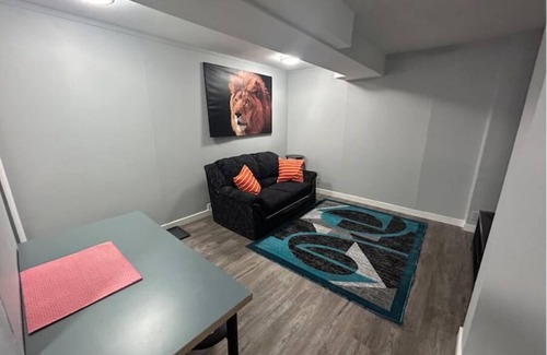 Highland Park House | Cute Highlandpark (Lower A Unit)