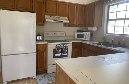 Beaufort House | Cute home, great for MCRD families (entire home)