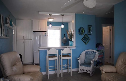New Smyrna Beach House | Cute home walking distance of the beach