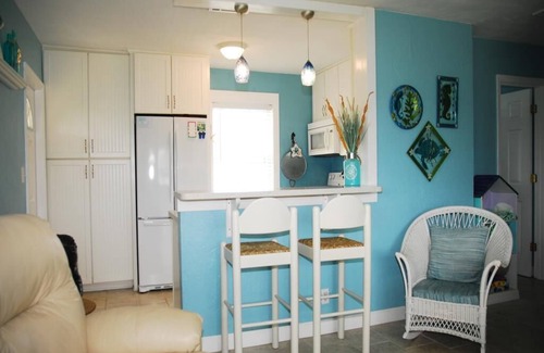 New Smyrna Beach House | Cute home walking distance of the beach