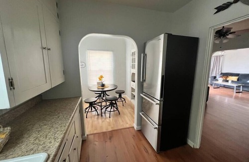 Lemoore House | Cute home walking distance to Downtown Lemoore
