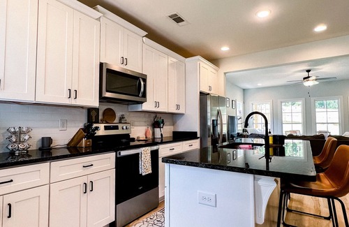 Auburn House | Cute House .5 miles from Auburn University with Porch Swing and Grill