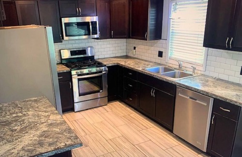 Saginaw House | Cute house in quiet neighborhood close to restaurants short drive to Frankenmuth