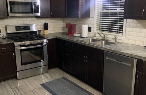Saginaw House | Cute house in quiet neighborhood close to restaurants short drive to Frankenmuth