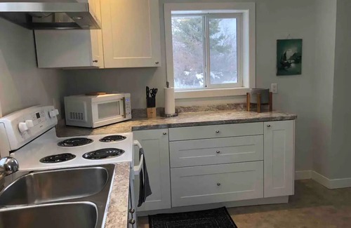 Keewatin House | Cute Keewatin Bungalow with a/c!