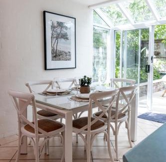 Noosa Heads Apartment | Cute Little Cove gem…walking distance to beach!