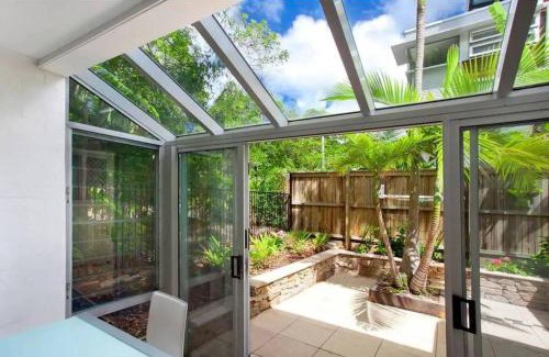 Noosa Heads Apartment | Cute Little Cove gem…walking distance to beach!