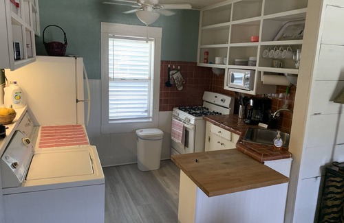 Rockport Cottage | Cute "Little Rose Cottage" is walking distance to downtown Rockport