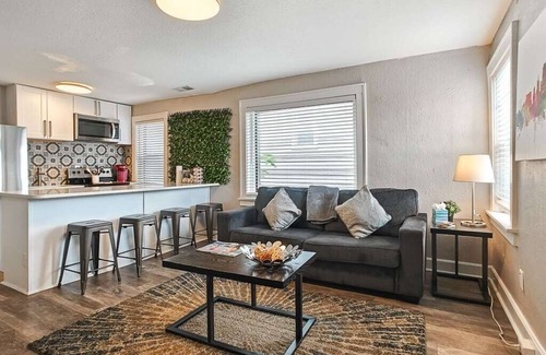Westport Condo | Cute Midtown 1 Bedroom