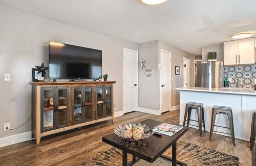 Westport Condo | Cute Midtown 1 Bedroom