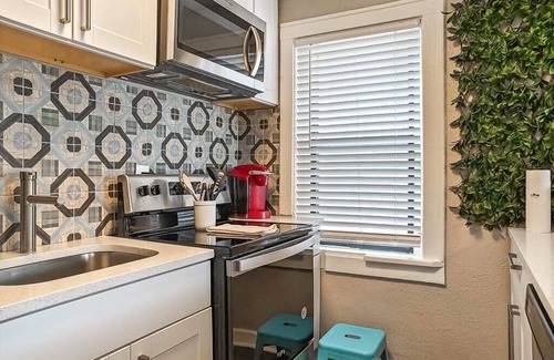 Westport Condo | Cute Midtown 1 Bedroom
