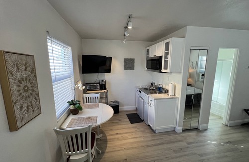 Lake Worth Apartment | Cute & modern studio apartment in prime location in downtown Lake Worth Beach!
