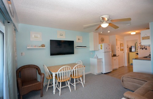 Ocean City Condo | Cute, one bedroom condo with a wonderful view of the bay located downtown!