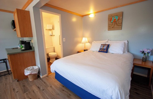 Westport Hotel | Cute, pet friendly motel. 1 mile to the beach and lighthouse.