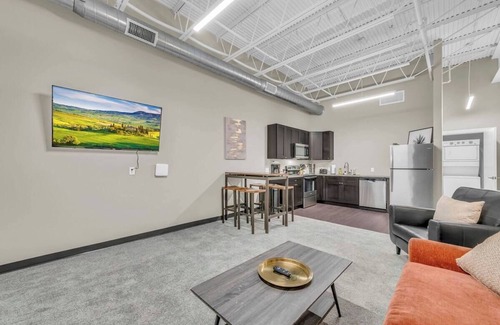 Waldron Apartment | Cute place to stay with parking near the airport