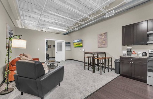 Waldron Apartment | Cute place to stay with parking near the airport